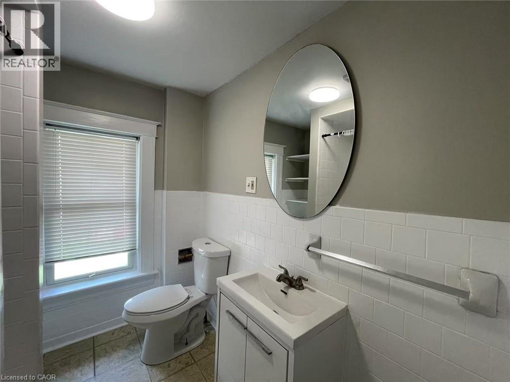 12 Carleton Street N, Thorold, Ontario  L2V 2A3 - Photo 16 - 40824215