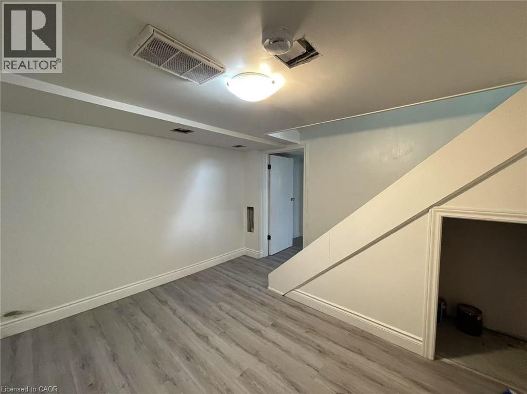 12 Carleton Street N, Thorold, Ontario  L2V 2A3 - Photo 23 - 40824215