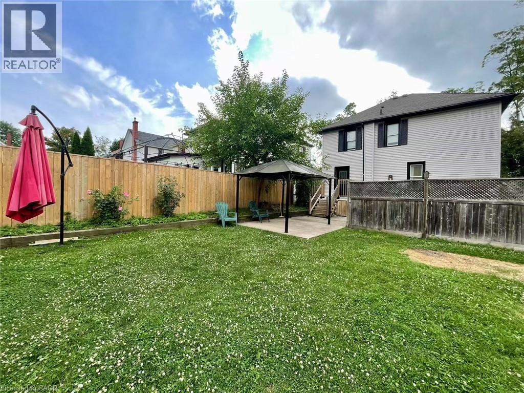 12 Carleton Street N, Thorold, Ontario  L2V 2A3 - Photo 3 - 40824215