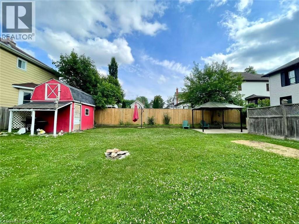 12 Carleton Street N, Thorold, Ontario  L2V 2A3 - Photo 4 - 40824215