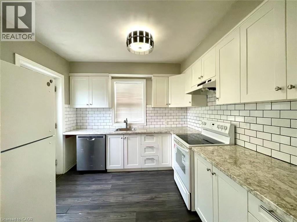 12 Carleton Street N, Thorold, Ontario  L2V 2A3 - Photo 6 - 40824215