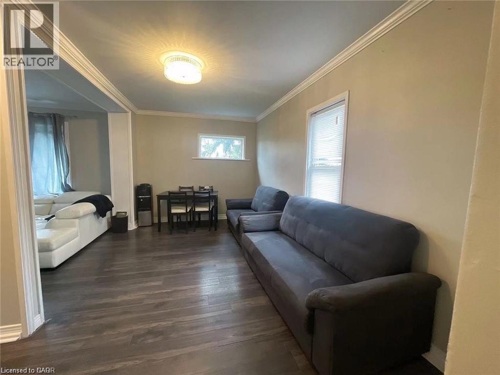 12 Carleton Street N, Thorold, Ontario  L2V 2A3 - Photo 7 - 40824215