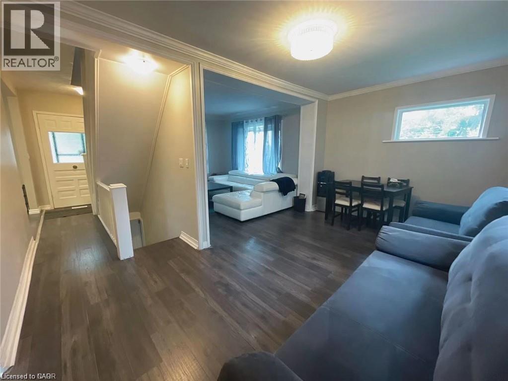 12 Carleton Street N, Thorold, Ontario  L2V 2A3 - Photo 8 - 40824215