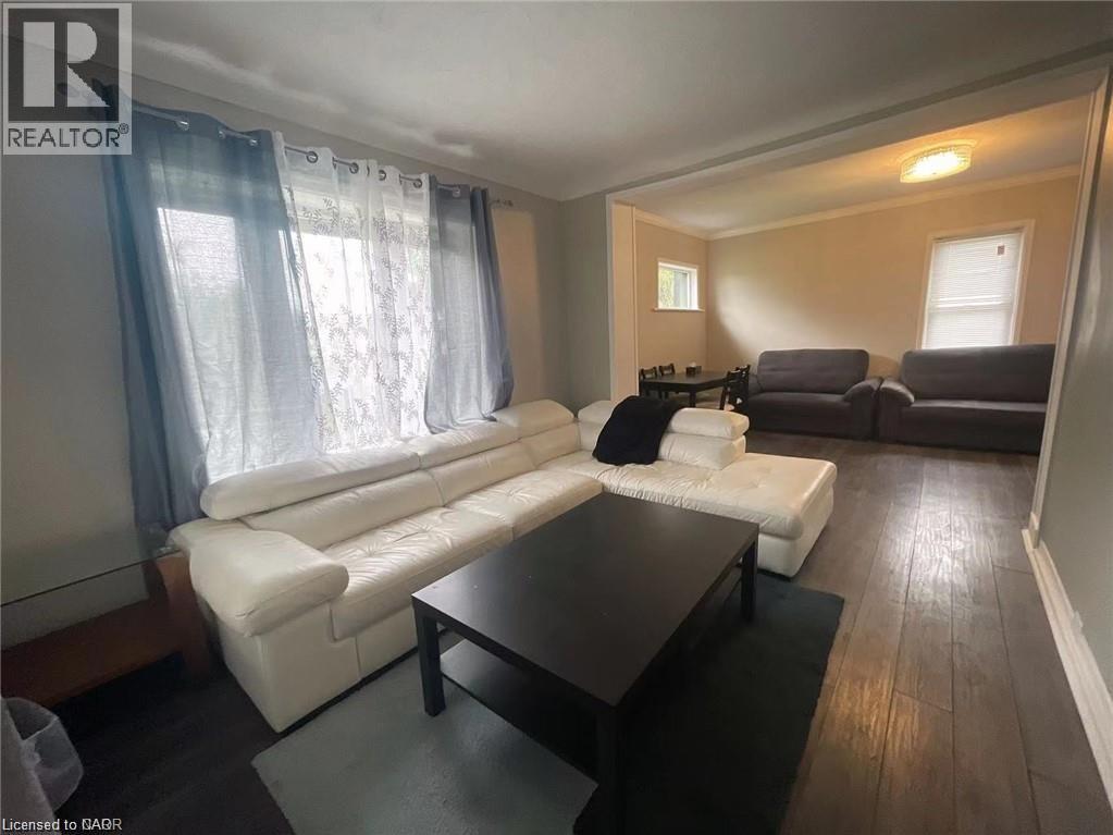 12 Carleton Street N, Thorold, Ontario  L2V 2A3 - Photo 9 - 40824215