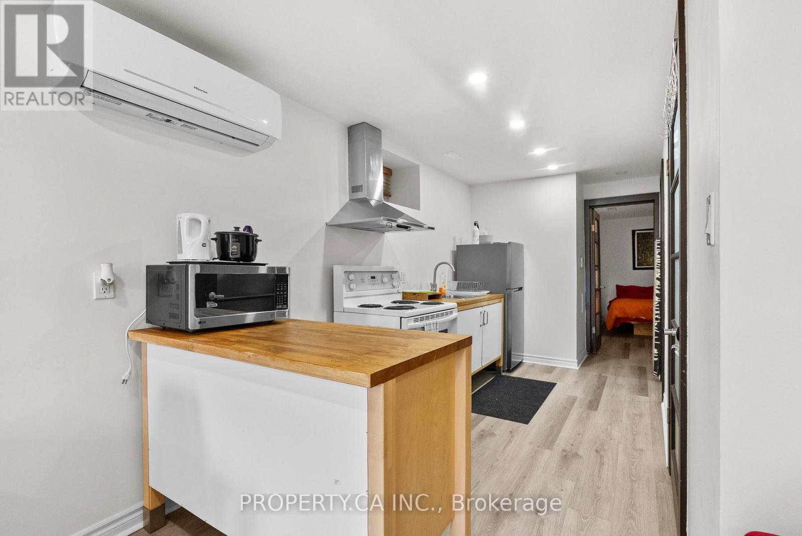 14 Bellwoods Avenue, Toronto, Ontario  M6J 2P4 - Photo 3 - C12943500