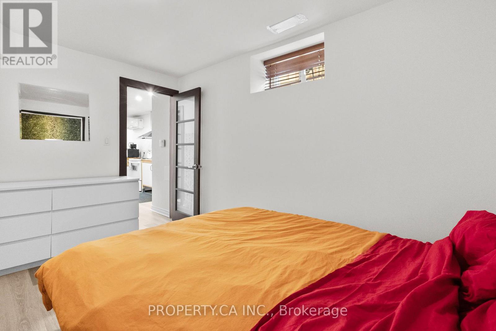 14 Bellwoods Avenue, Toronto, Ontario  M6J 2P4 - Photo 20 - C12943500