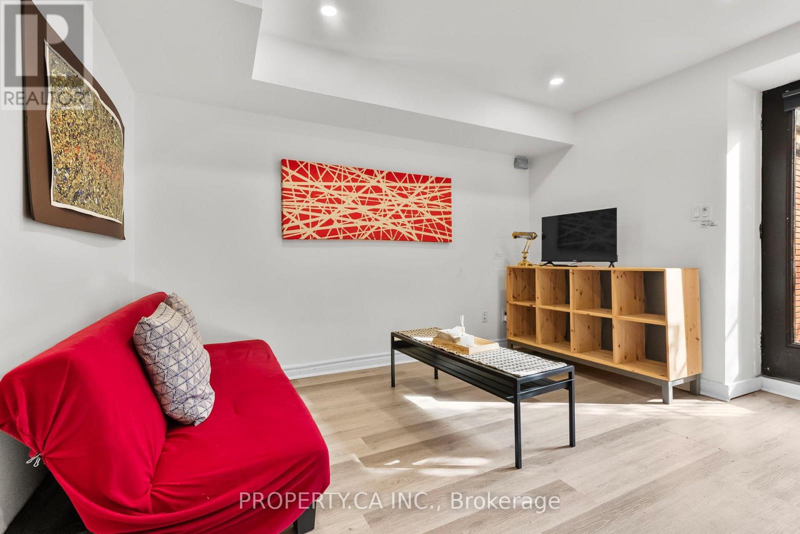 14 Bellwoods Avenue, Toronto, Ontario  M6J 2P4 - Photo 13 - C12943500