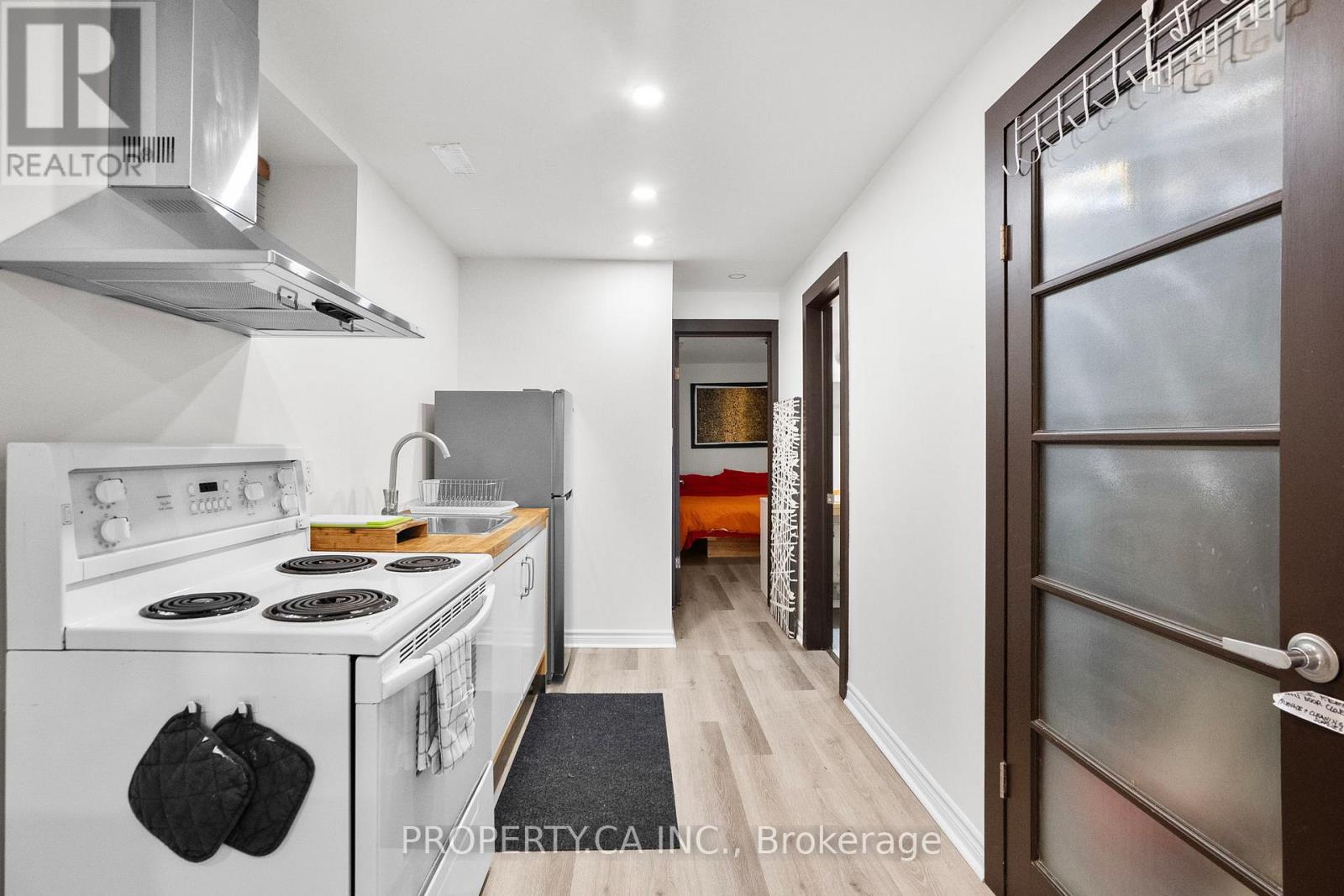 14 Bellwoods Avenue, Toronto, Ontario  M6J 2P4 - Photo 10 - C12943500