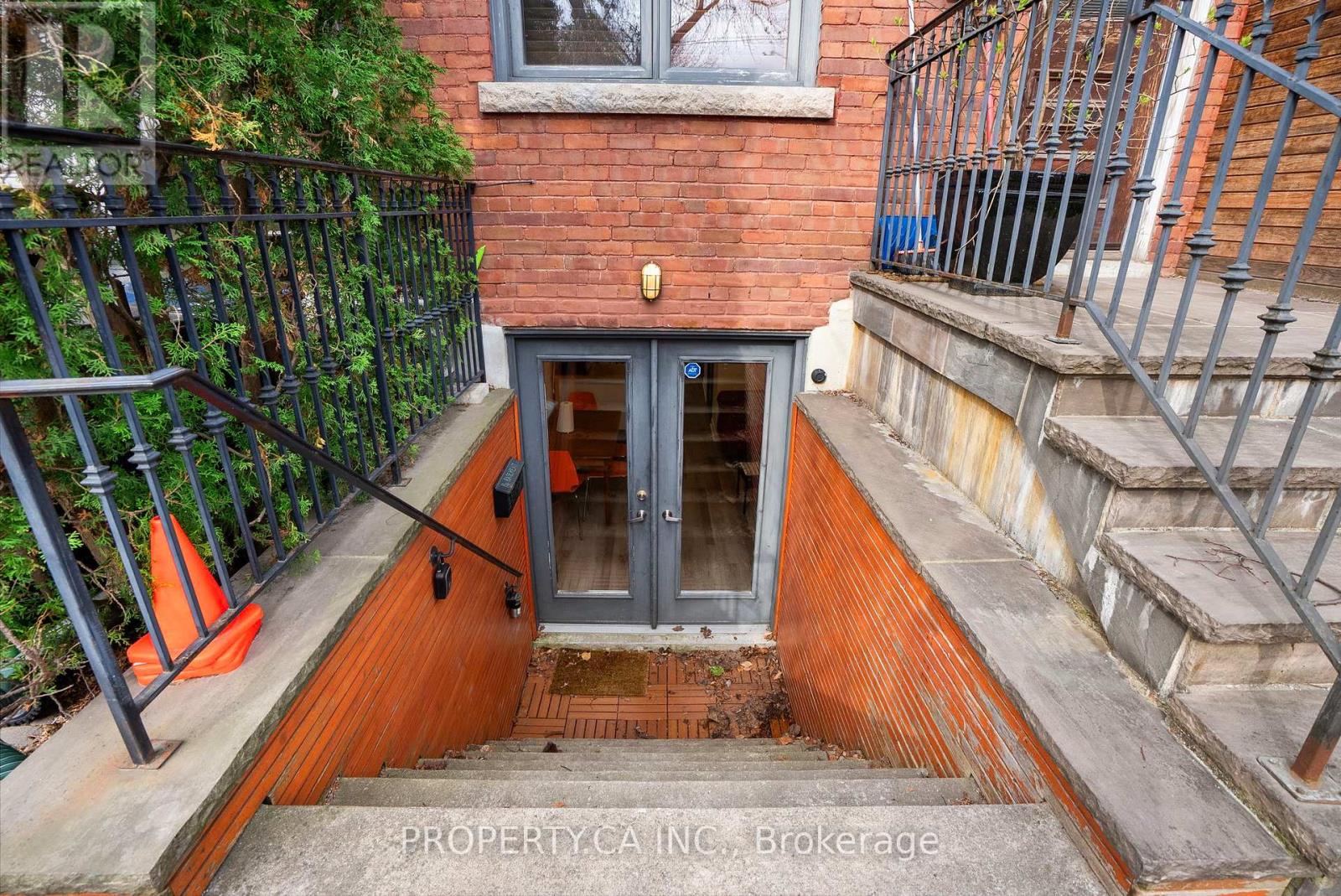 14 Bellwoods Avenue, Toronto, Ontario  M6J 2P4 - Photo 21 - C12943500