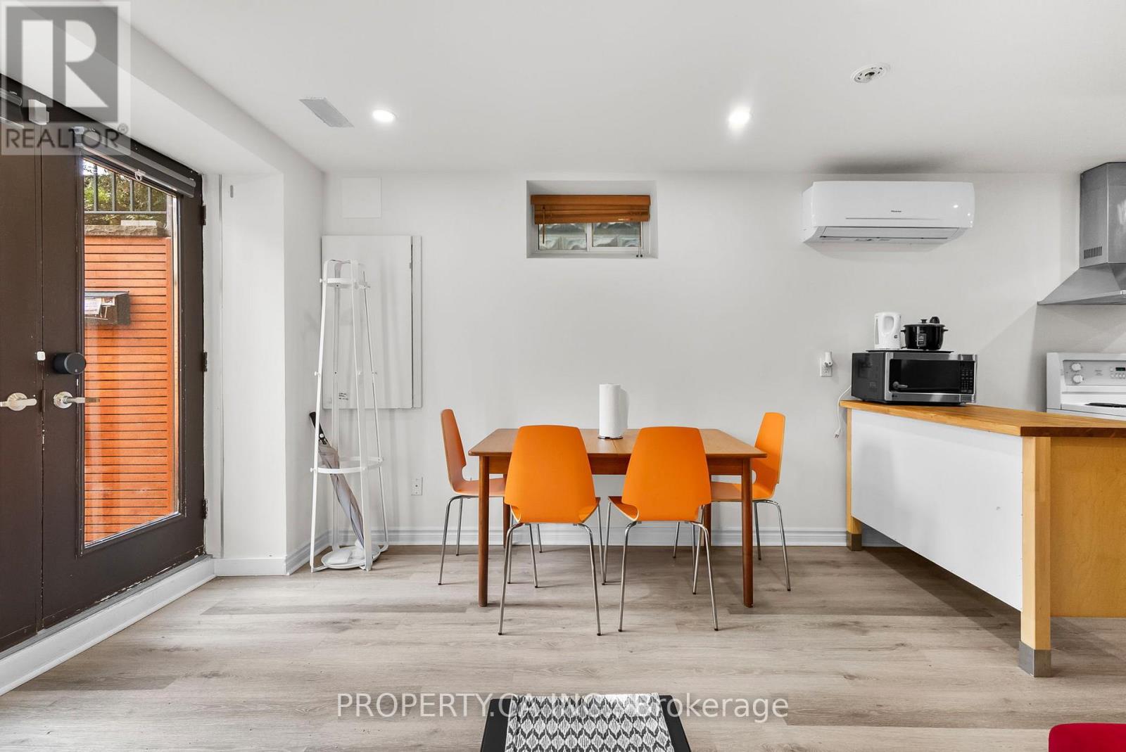 14 Bellwoods Avenue, Toronto, Ontario  M6J 2P4 - Photo 2 - C12943500