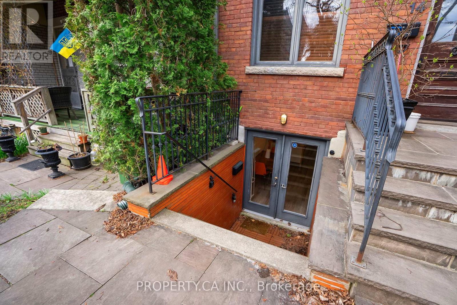 14 Bellwoods Avenue, Toronto, Ontario  M6J 2P4 - Photo 23 - C12943500