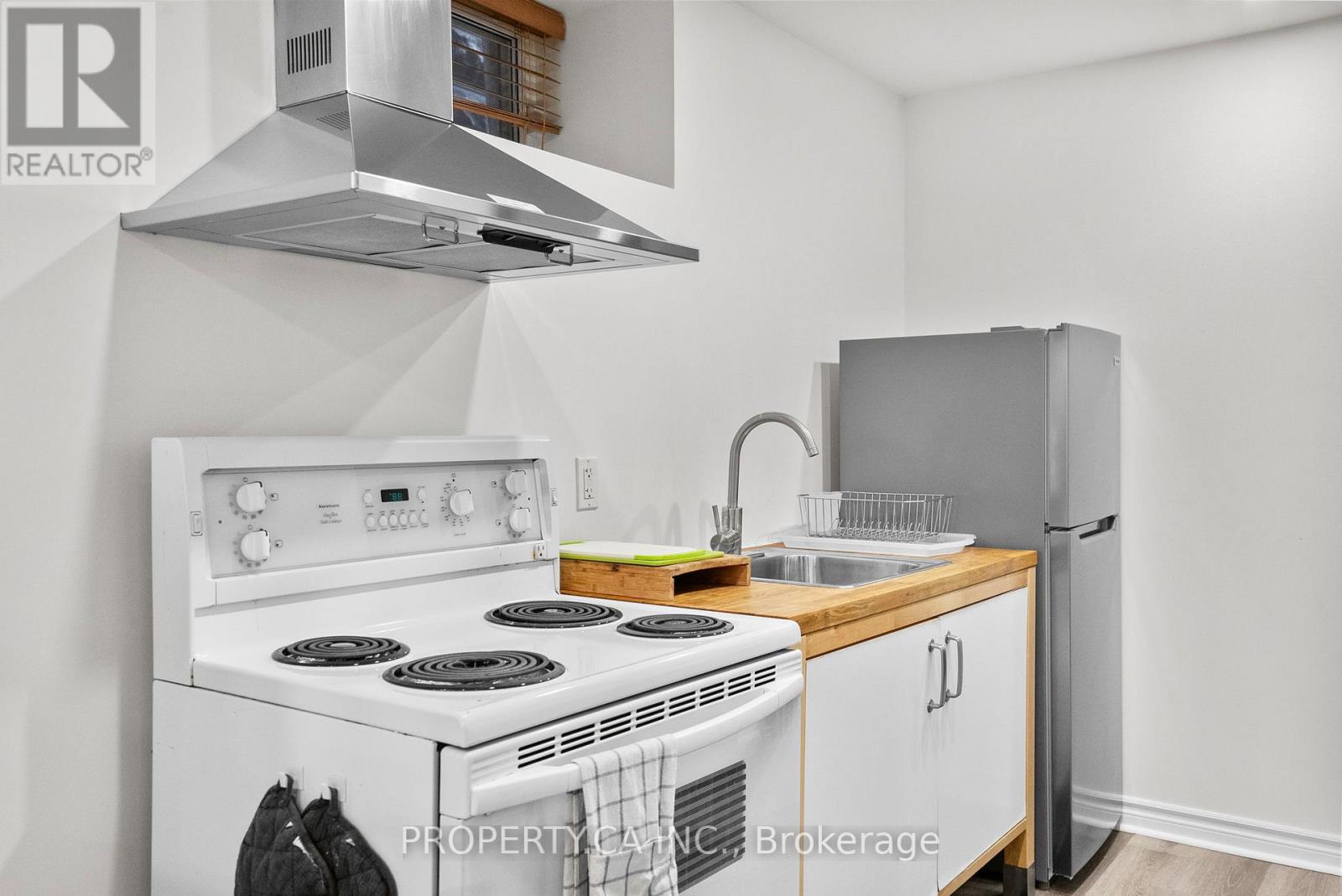 14 Bellwoods Avenue, Toronto, Ontario  M6J 2P4 - Photo 5 - C12943500