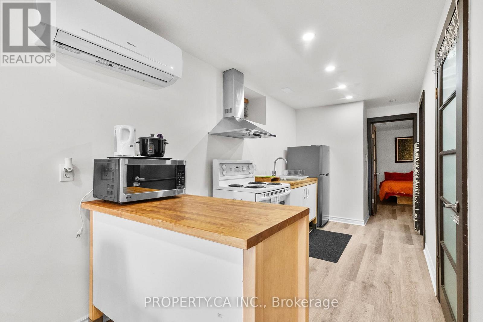 14 Bellwoods Avenue, Toronto, Ontario  M6J 2P4 - Photo 6 - C12943500