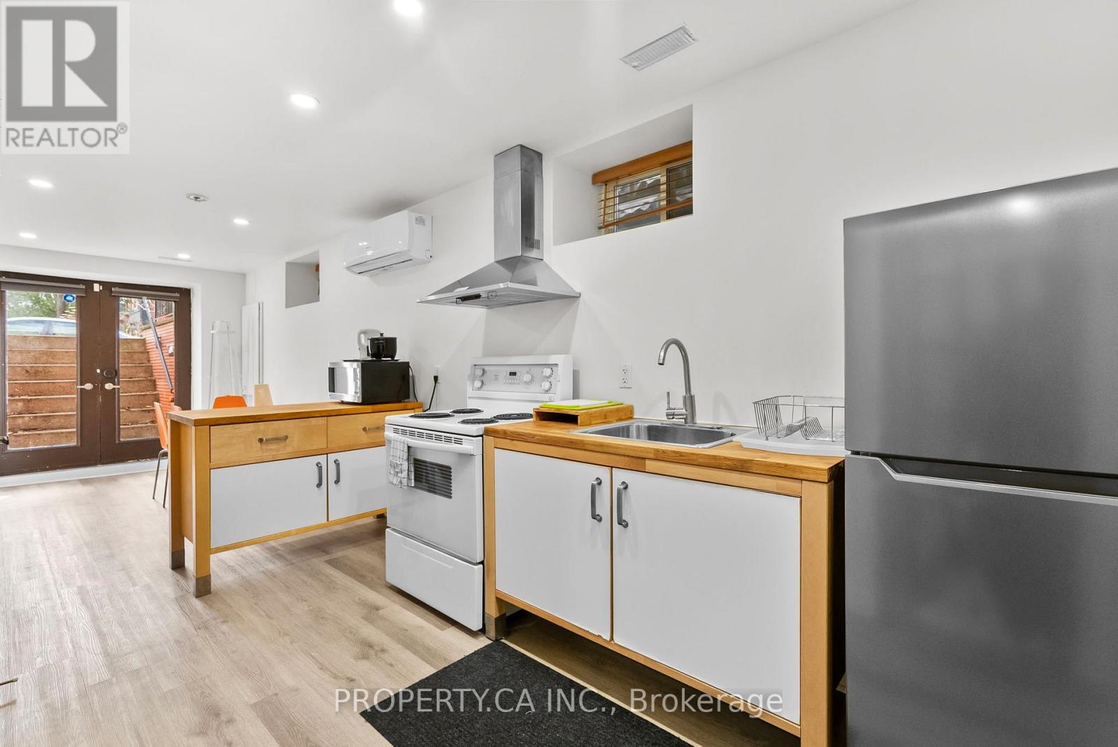 14 Bellwoods Avenue, Toronto, Ontario  M6J 2P4 - Photo 8 - C12943500