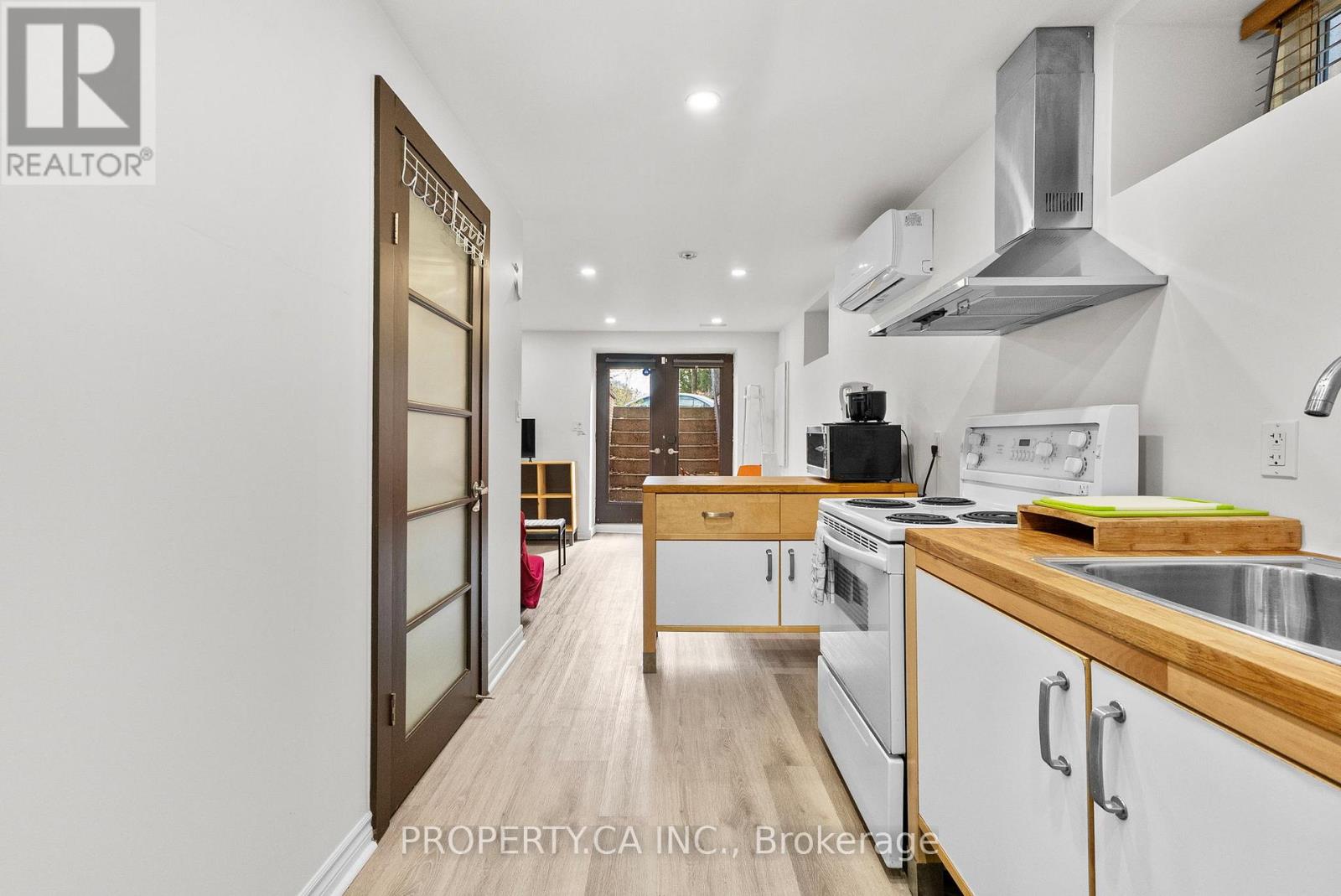 14 Bellwoods Avenue, Toronto, Ontario  M6J 2P4 - Photo 7 - C12943500