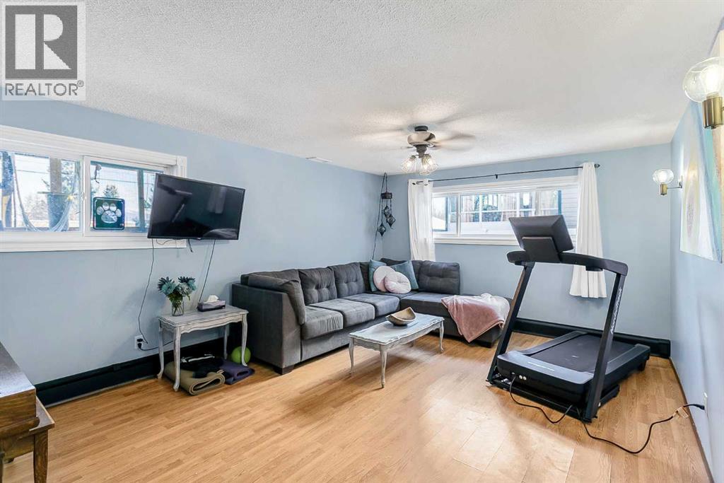 218 8 Avenue NE, Sundre, Alberta  T0M 1X0 - Photo 36 - A2295466