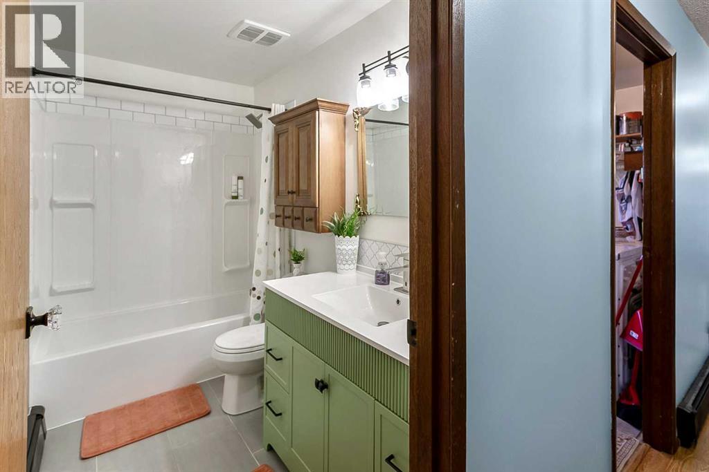 218 8 Avenue NE, Sundre, Alberta  T0M 1X0 - Photo 38 - A2295466