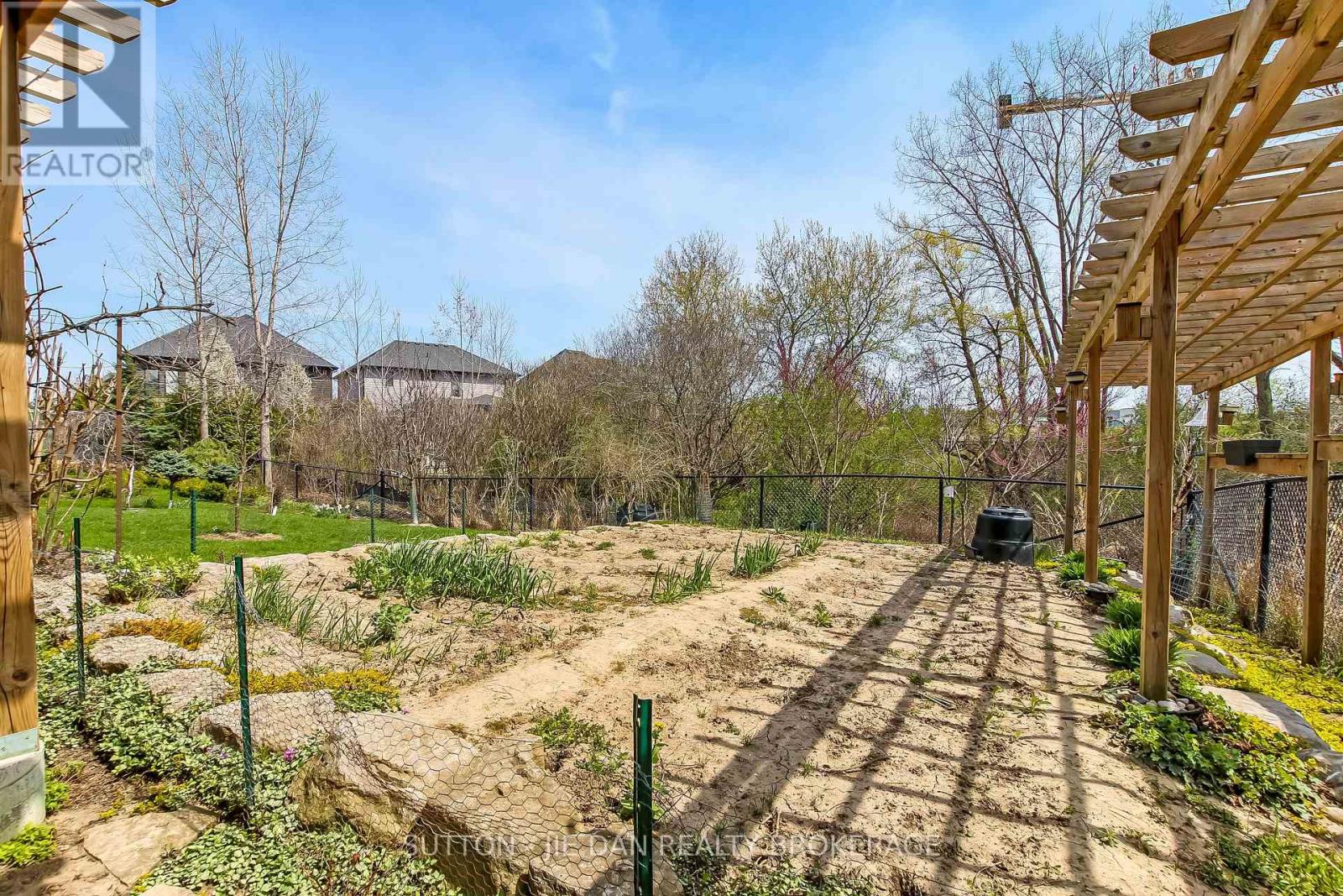 115 Pebblecreek Walk, London North, Ontario  N6G 0K4 - Photo 36 - X13045878