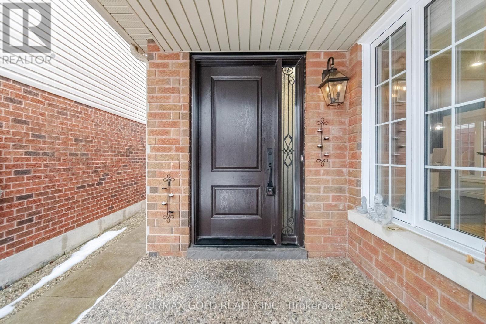 70 Curry Crescent, Halton Hills, Ontario  L7G 5T1 - Photo 2 - W13045850