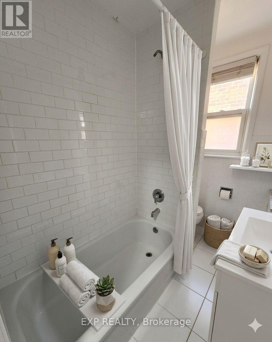 648 Glengrove Avenue, Toronto, Ontario  M6B 2J1 - Photo 20 - C12906960