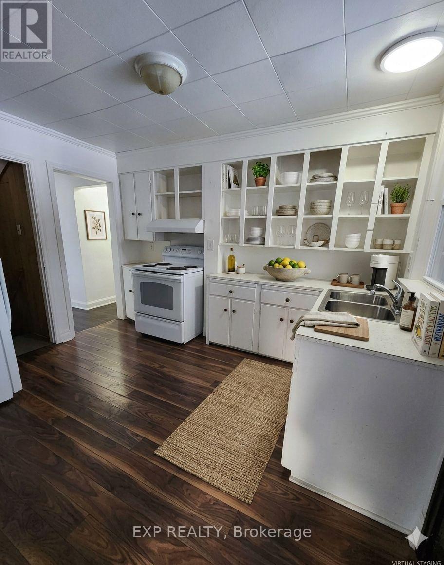 648 Glengrove Avenue, Toronto, Ontario  M6B 2J1 - Photo 3 - C12906960