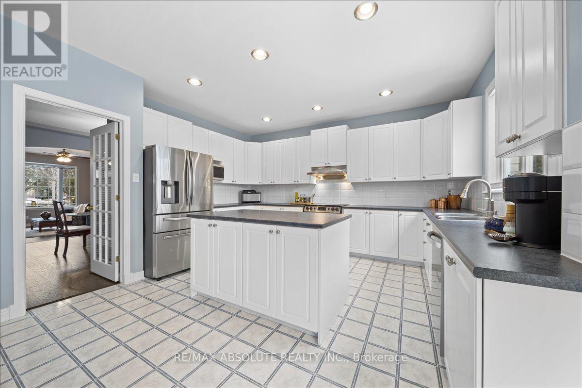 72 Kenins Crescent, Ottawa, Ontario  K2K 3E4 - Photo 15 - X12809286