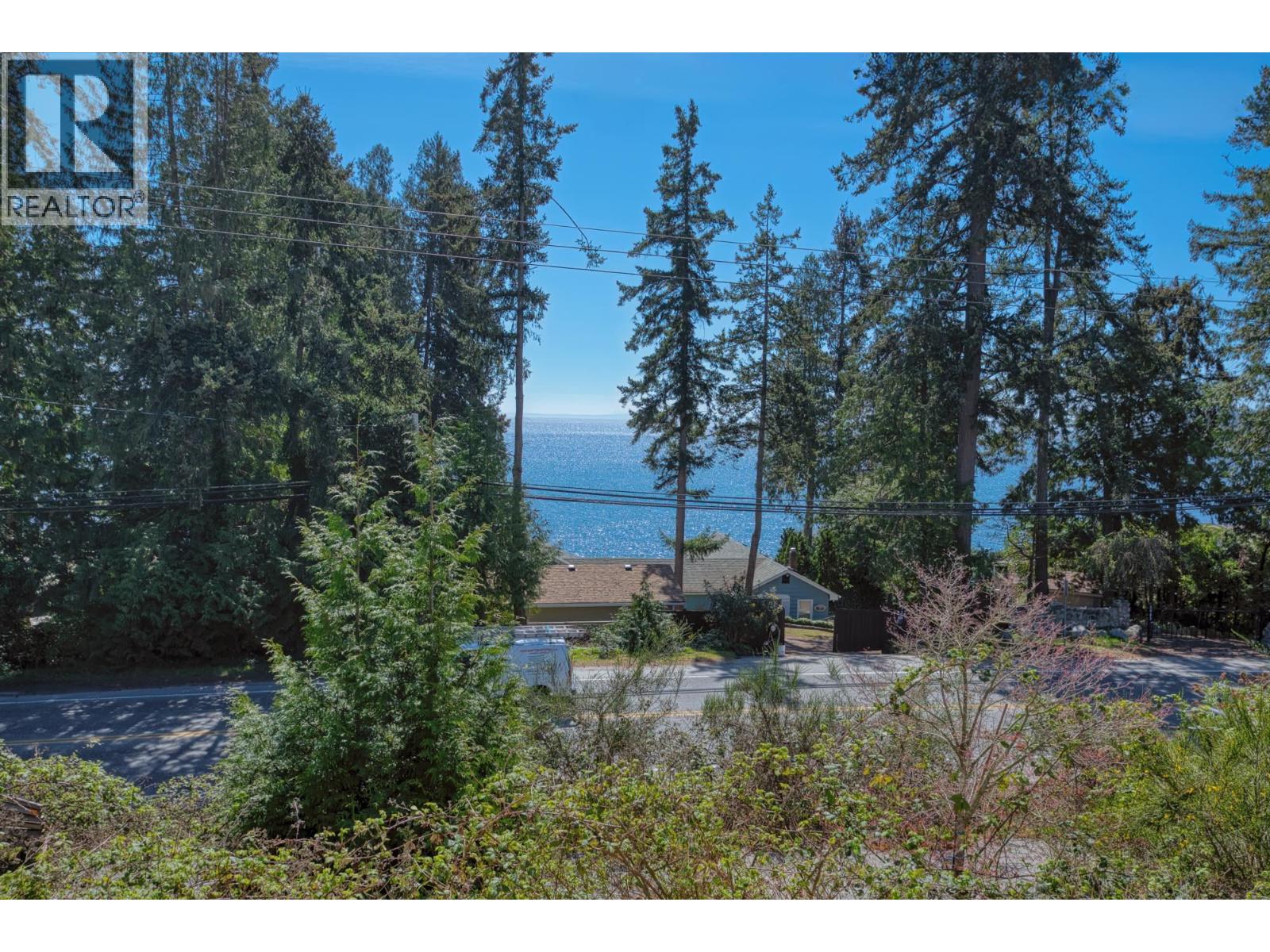 5957 Barnacle Place, Sechelt, British Columbia  V7Z 0V4 - Photo 3 - R3115853