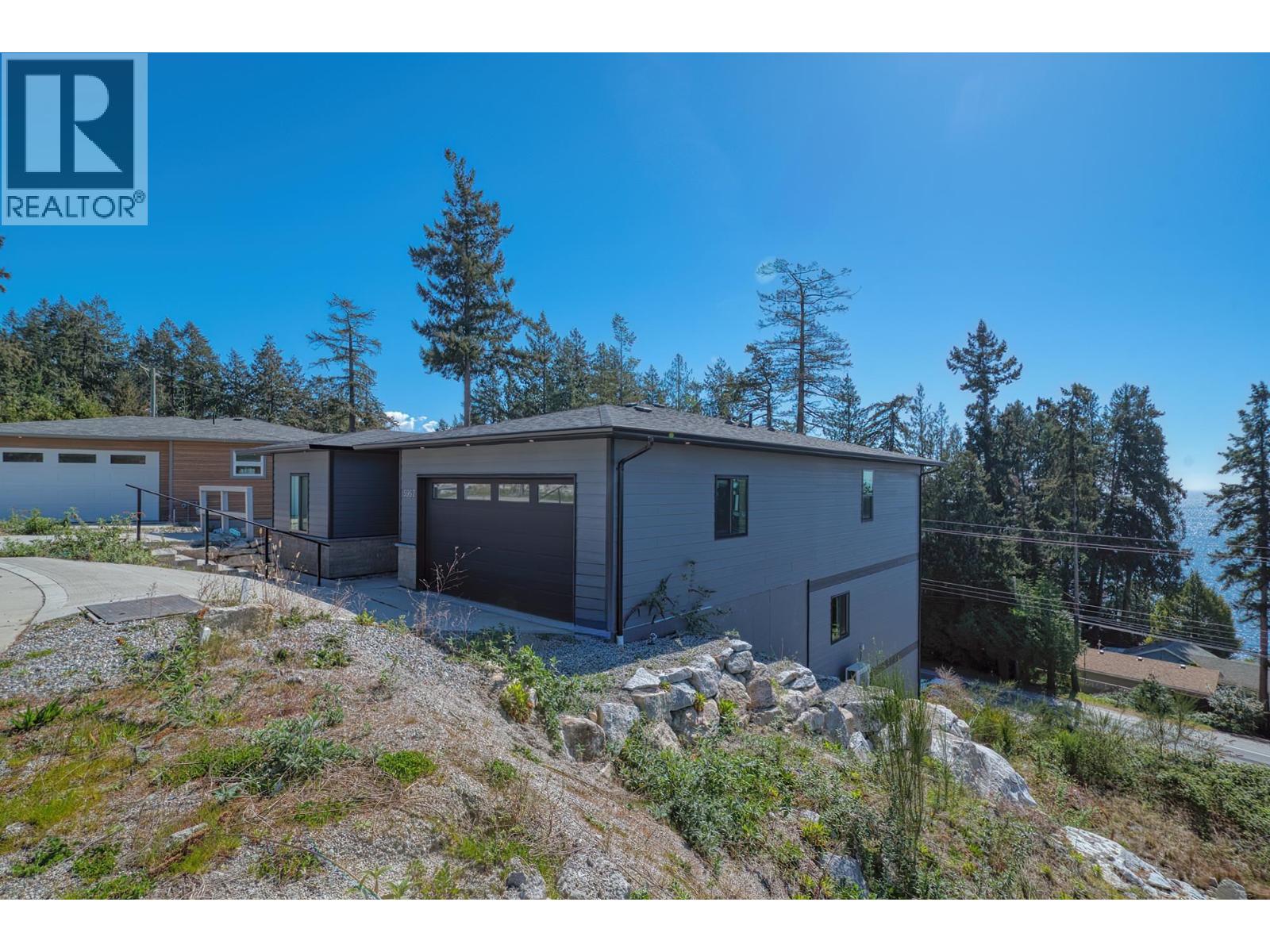 5957 Barnacle Place, Sechelt, British Columbia  V7Z 0V4 - Photo 4 - R3115853