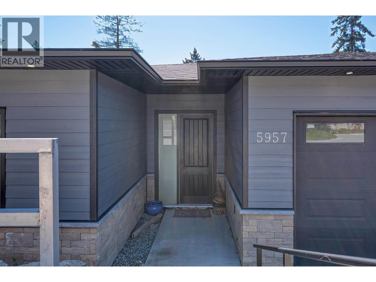 5957 Barnacle Place, Sechelt, British Columbia  V7Z 0V4 - Photo 6 - R3115853