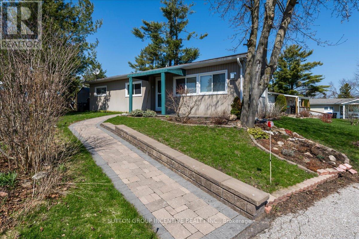 18 Trefoil Drive, Innisfil, Ontario  L9S 1P7 - Photo 1 - N13045914