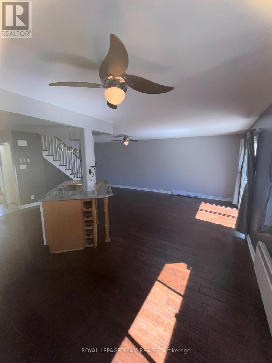 87 Grady Crescent, Ottawa, Ontario  K2H 5S2 - Photo 4 - X13045862