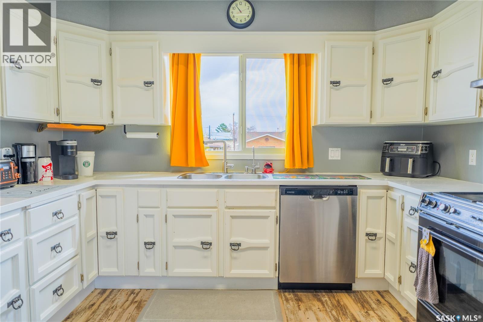 254 2nd Avenue E, Gravelbourg, Saskatchewan  S0H 1X0 - Photo 15 - SK033895