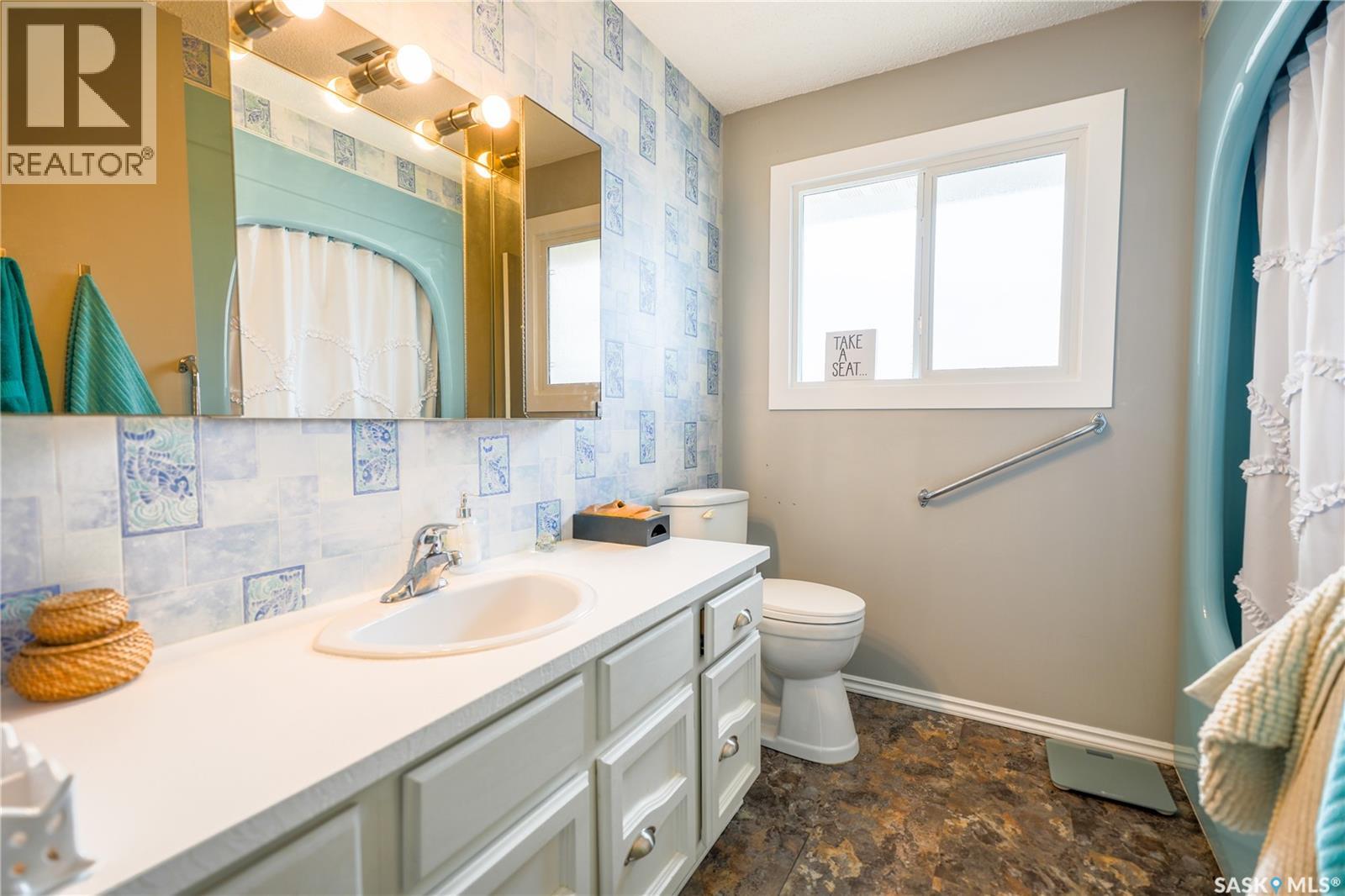 254 2nd Avenue E, Gravelbourg, Saskatchewan  S0H 1X0 - Photo 19 - SK033895