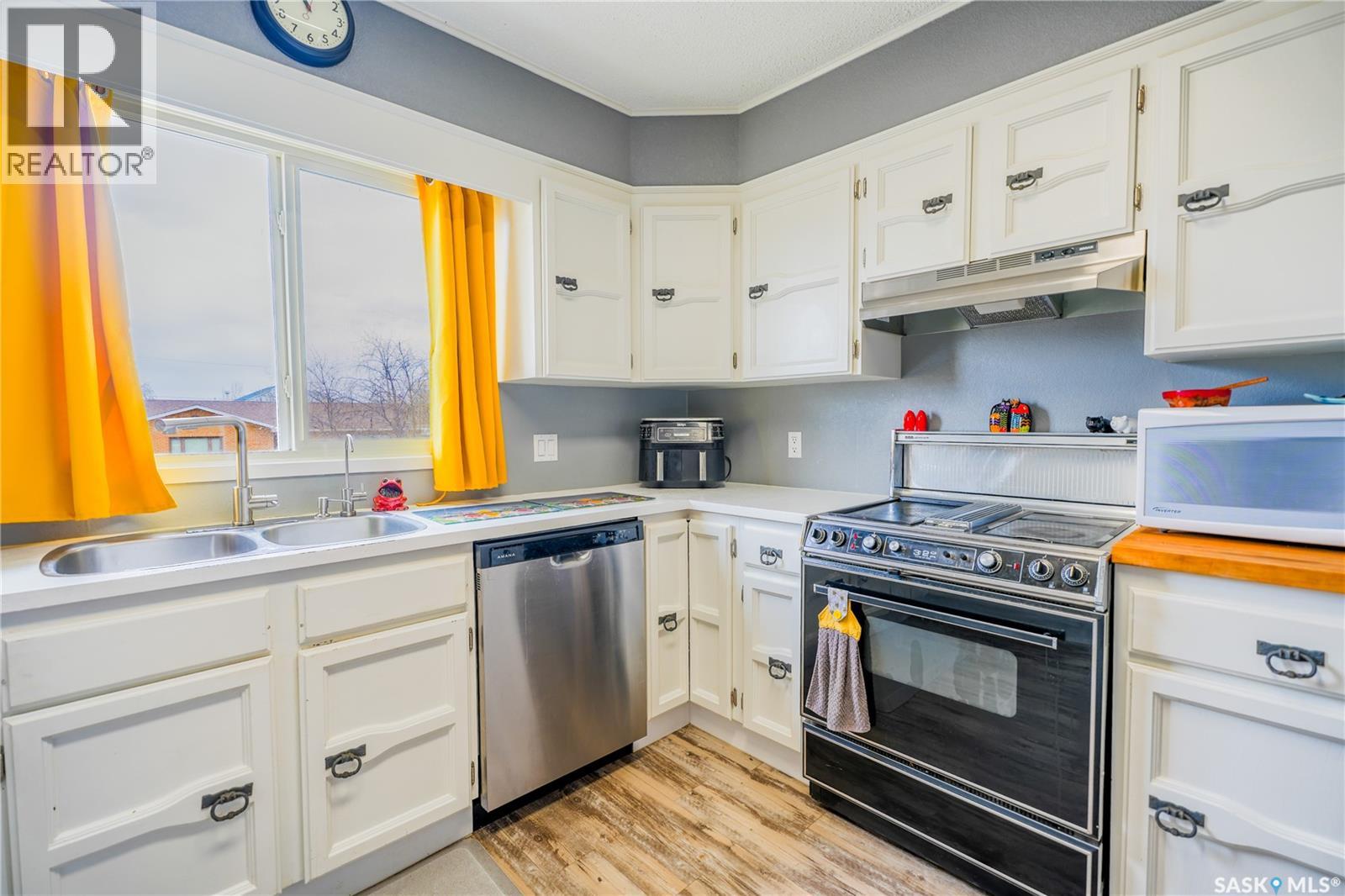 254 2nd Avenue E, Gravelbourg, Saskatchewan  S0H 1X0 - Photo 17 - SK033895