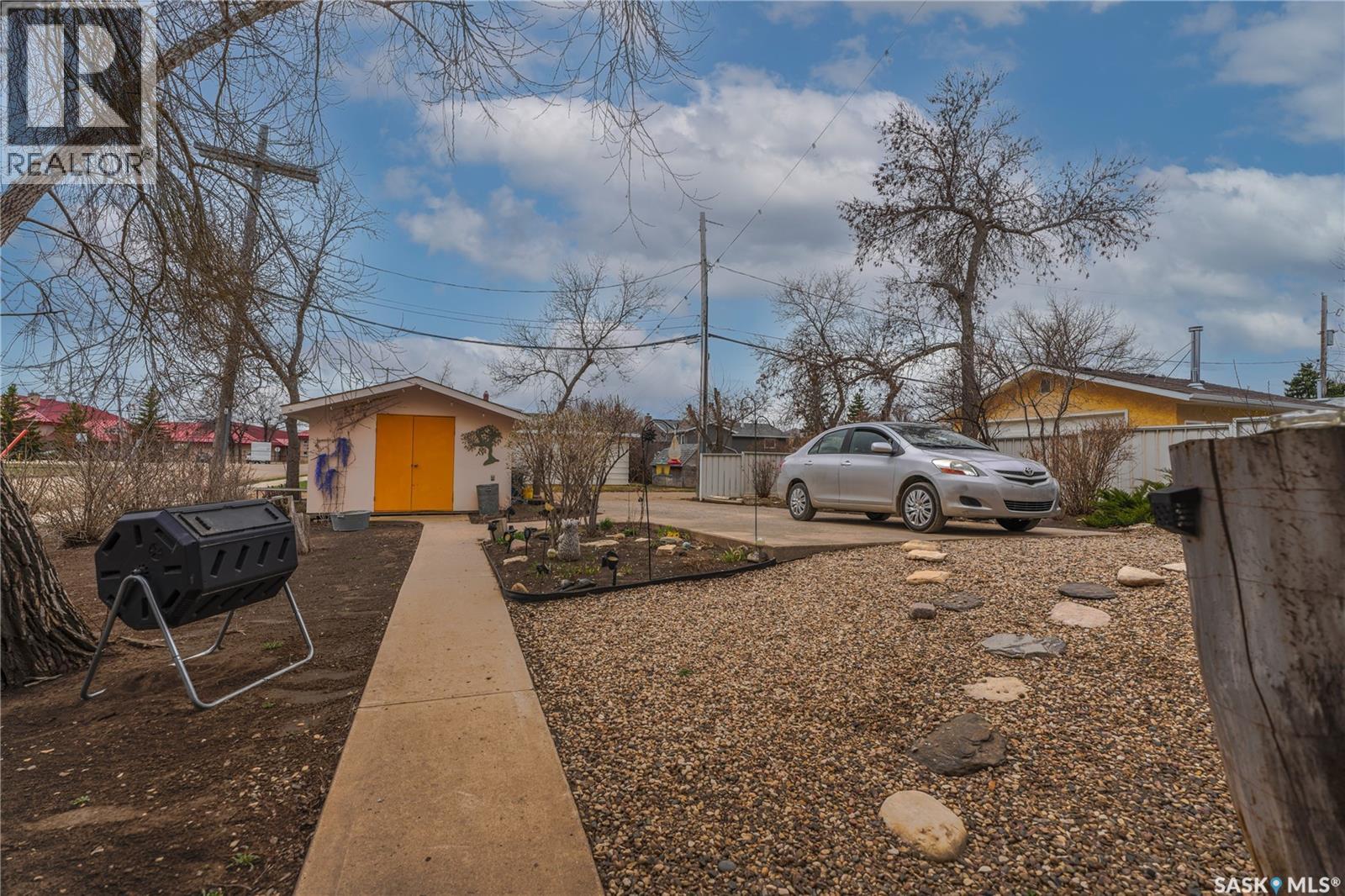 254 2nd Avenue E, Gravelbourg, Saskatchewan  S0H 1X0 - Photo 37 - SK033895