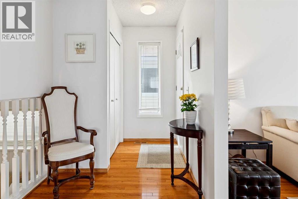 87 Edforth Road NW, Calgary, Alberta  T3A 3V8 - Photo 2 - A2304186