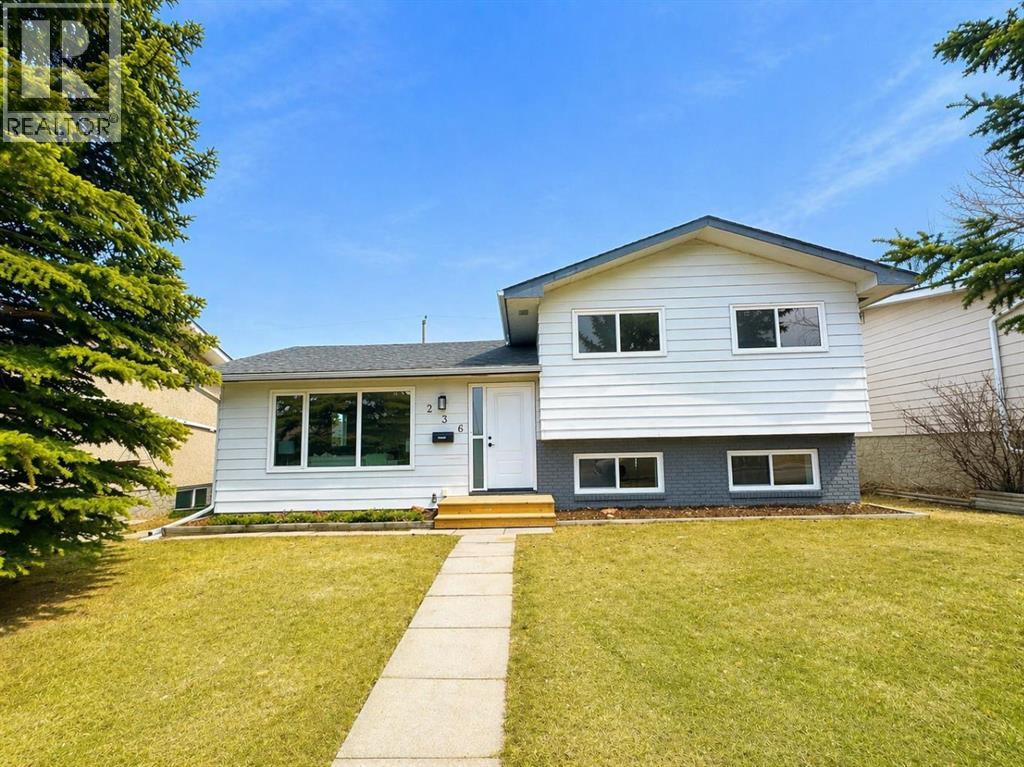 236 Silverview Way NW, Calgary, Alberta  T3B 3K3 - Photo 1 - A2300058
