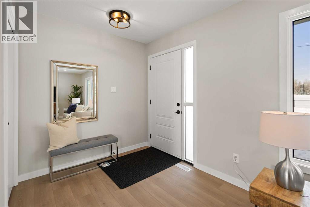 236 Silverview Way NW, Calgary, Alberta  T3B 3K3 - Photo 9 - A2300058