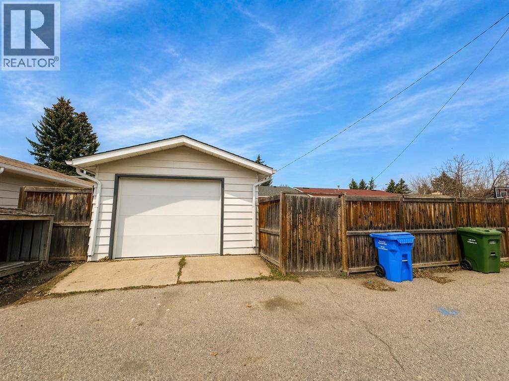 236 Silverview Way NW, Calgary, Alberta  T3B 3K3 - Photo 28 - A2300058