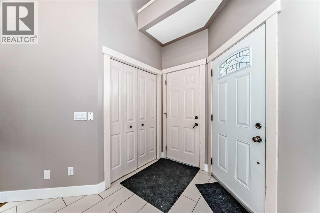 57 Sherwood Terrace NW, Calgary, Alberta  T3E 1M9 - Photo 3 - A2300886