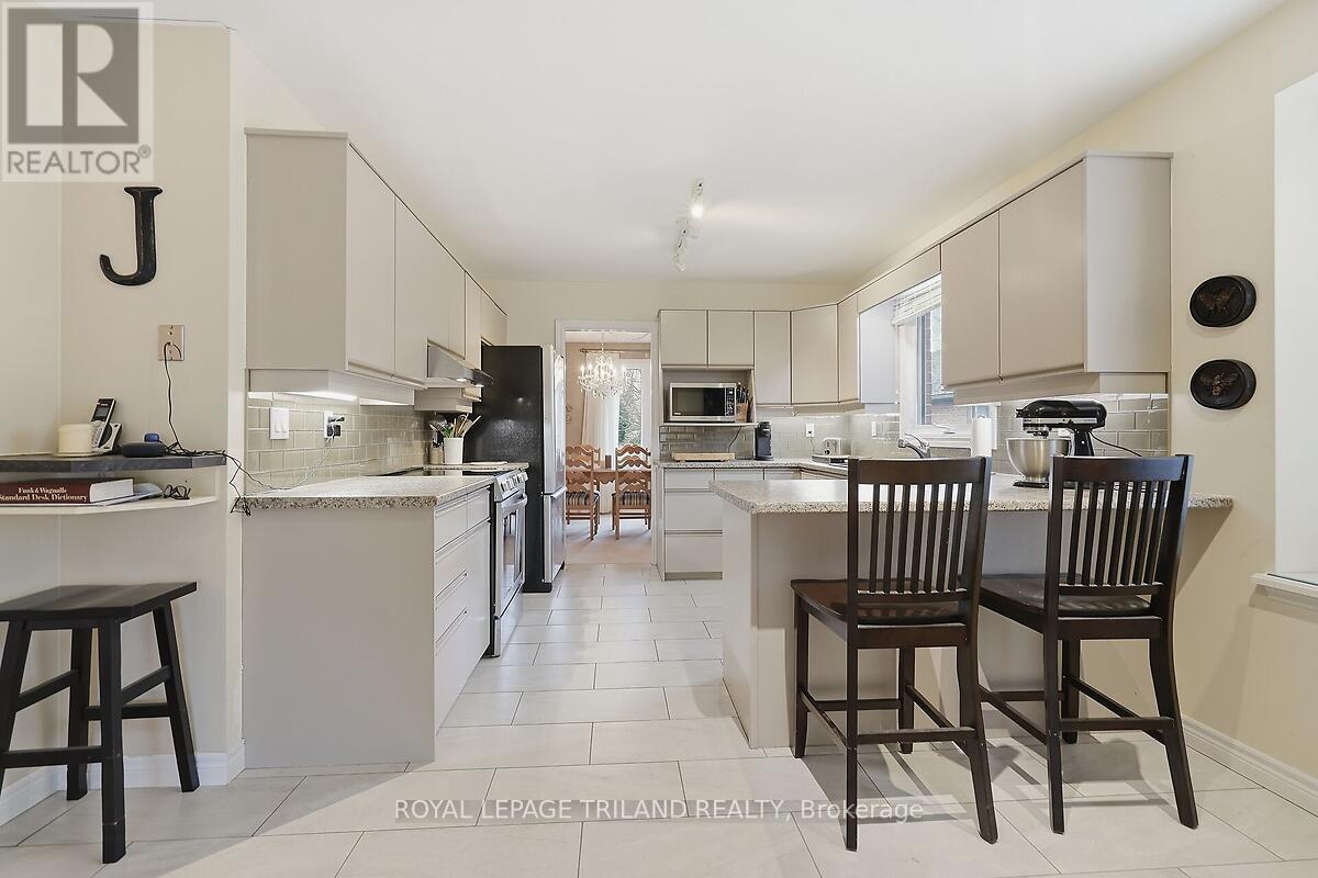 27 - 5 Cadeau Terrace, London South, Ontario  N6K 4H1 - Photo 10 - X12928008