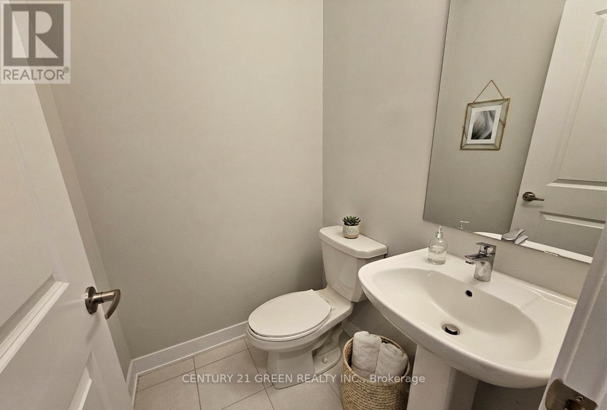 1095 Thompson Drive, Oshawa, Ontario  L1L 0V5 - Photo 3 - E13039158