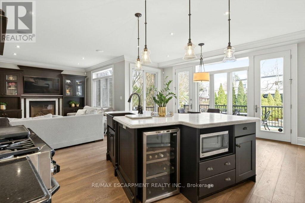 195 Pomona Avenue, Burlington, Ontario  L7N 1S9 - Photo 14 - W12913418