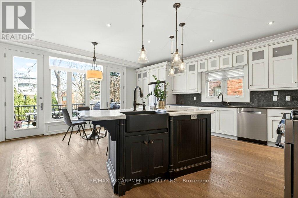 195 Pomona Avenue, Burlington, Ontario  L7N 1S9 - Photo 12 - W12913418