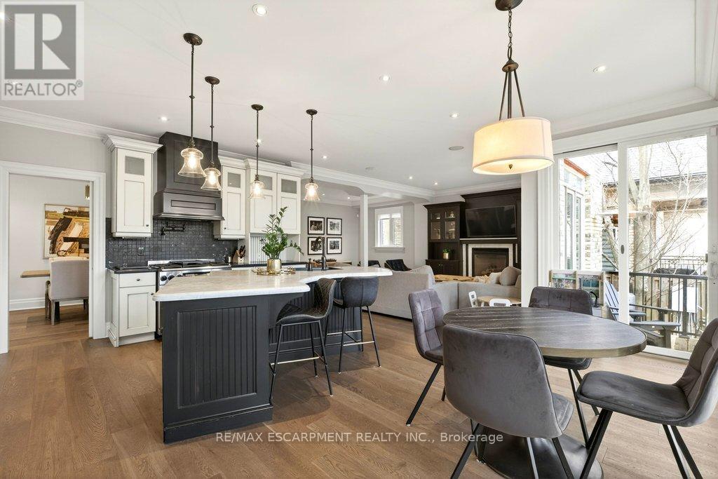 195 Pomona Avenue, Burlington, Ontario  L7N 1S9 - Photo 11 - W12913418