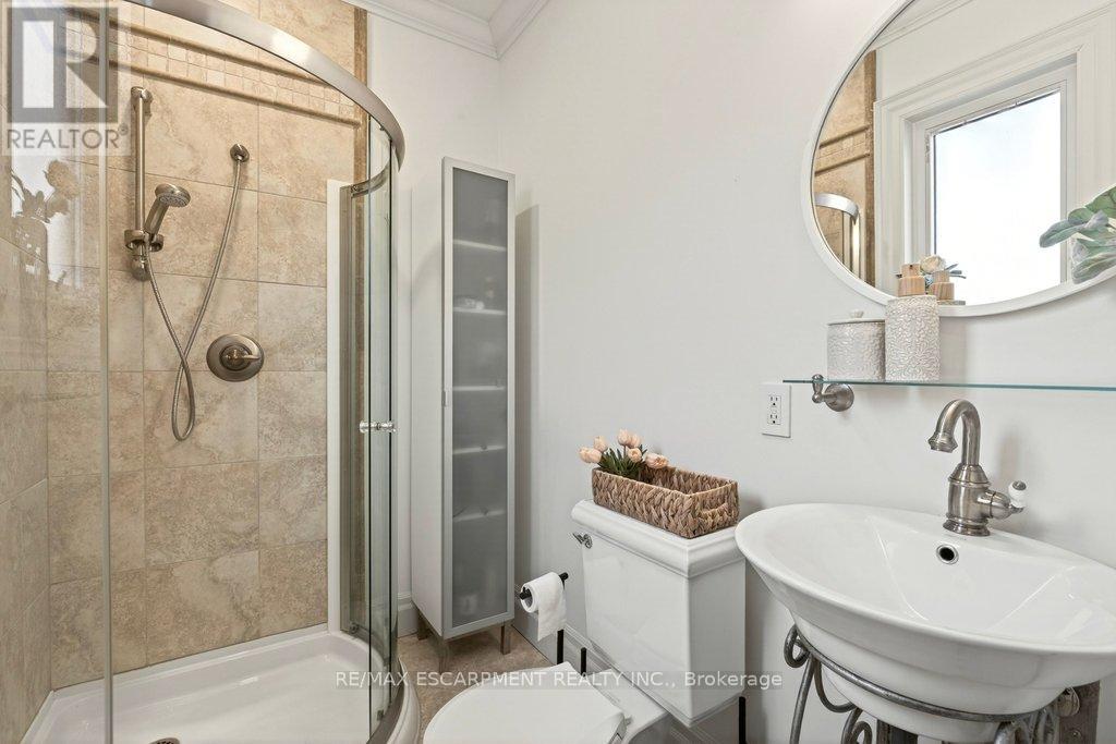 195 Pomona Avenue, Burlington, Ontario  L7N 1S9 - Photo 34 - W12913418