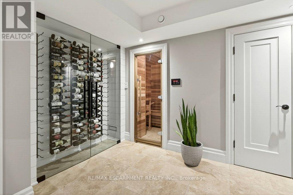 195 Pomona Avenue, Burlington, Ontario  L7N 1S9 - Photo 36 - W12913418