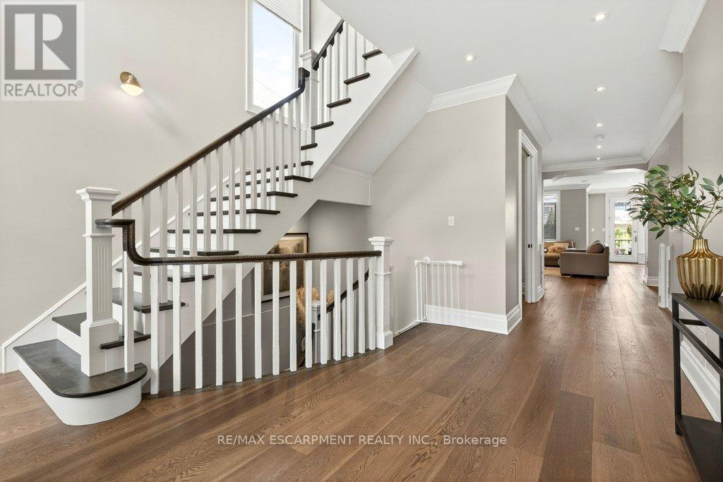 195 Pomona Avenue, Burlington, Ontario  L7N 1S9 - Photo 4 - W12913418