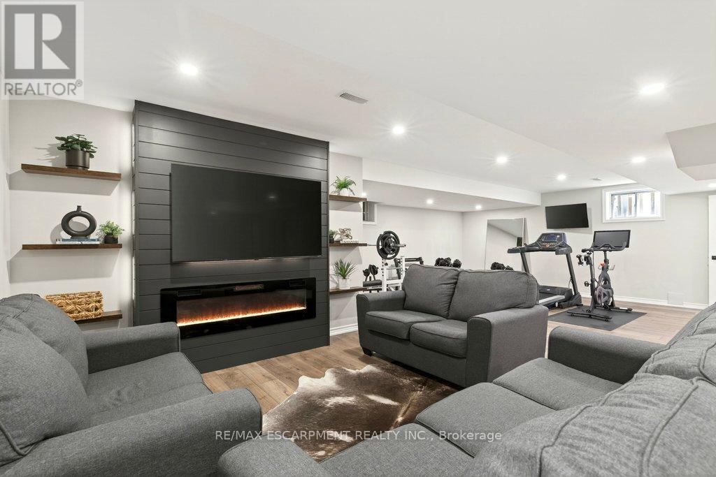 195 Pomona Avenue, Burlington, Ontario  L7N 1S9 - Photo 39 - W12913418