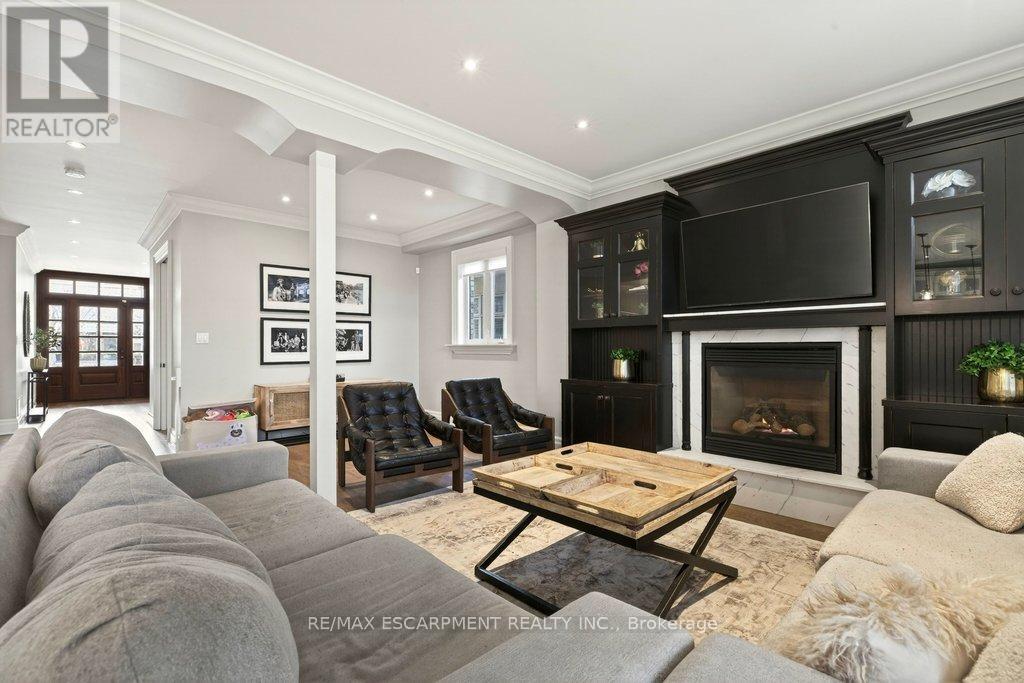 195 Pomona Avenue, Burlington, Ontario  L7N 1S9 - Photo 6 - W12913418